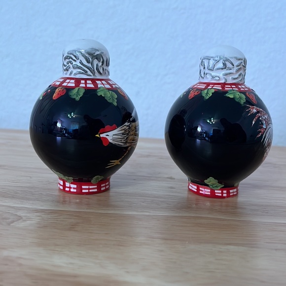 Vintage Chicken/Rooster Black Decorated Salt & Pepper Shakers Bella Casa by Ganz - Picture 4 of 13